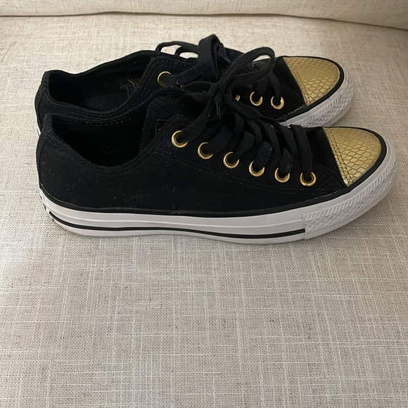 Converse - Picture 2 of 2